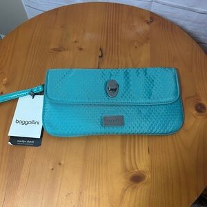 Baggallini Handbag Marilyn Clutch Uptown Collection Blue Nylon Wristlet New